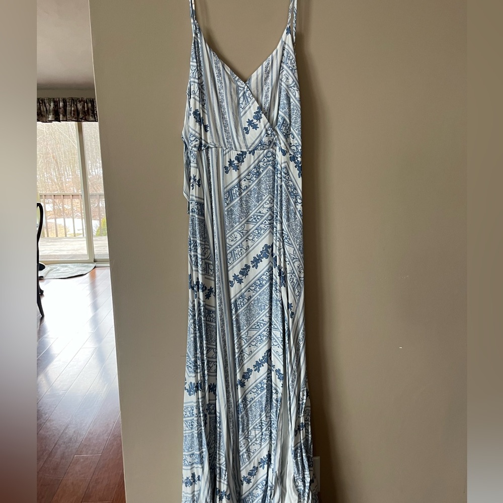 Stunning floor length Maxi dress. Amazing quality. Blue and White. Size Lg